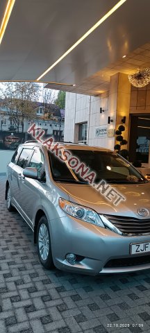 продам Toyota Siennaв пмр  фото 4